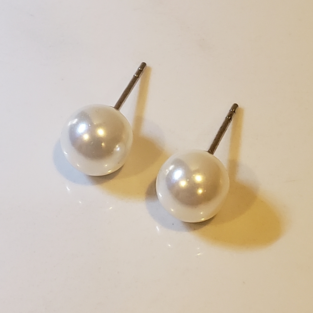 Real Pearl 8 mm Stud Earrings, Sterling Silver, White Freshwater Natural Pearls